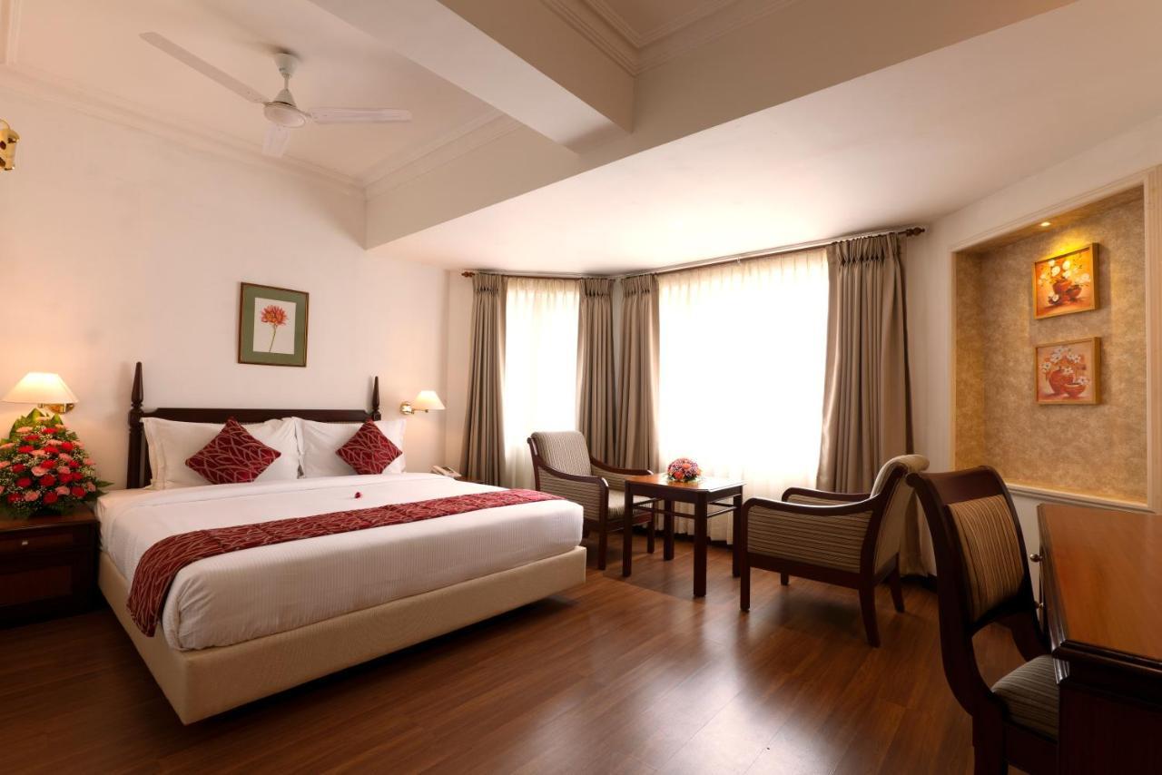 होटल Issacs Residency
