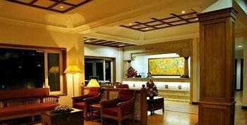 होटल Issacs Residency 3*