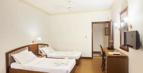 होटल Issacs Residency